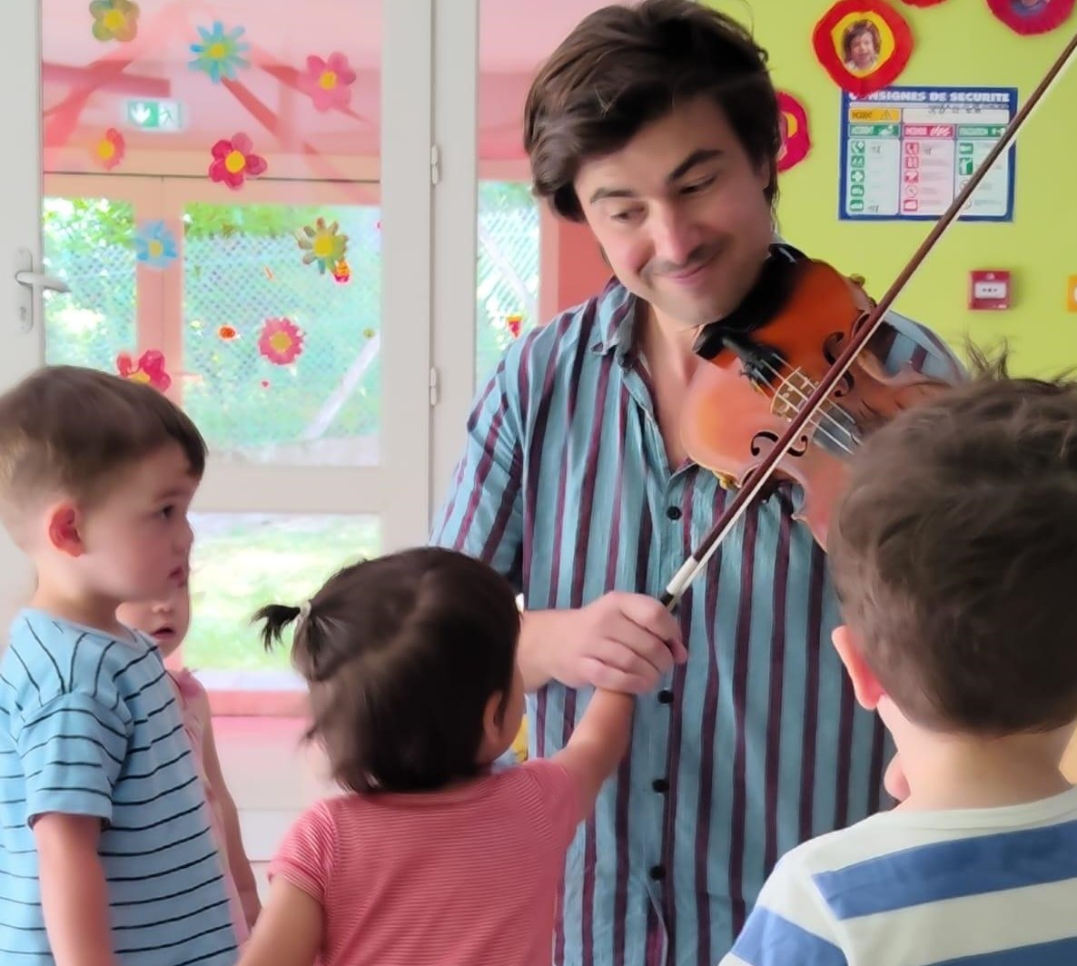 Jarret : la micro-crèche « Eths maynats » a proposé un moment musical intergénérationnel pour la Fête de la musique