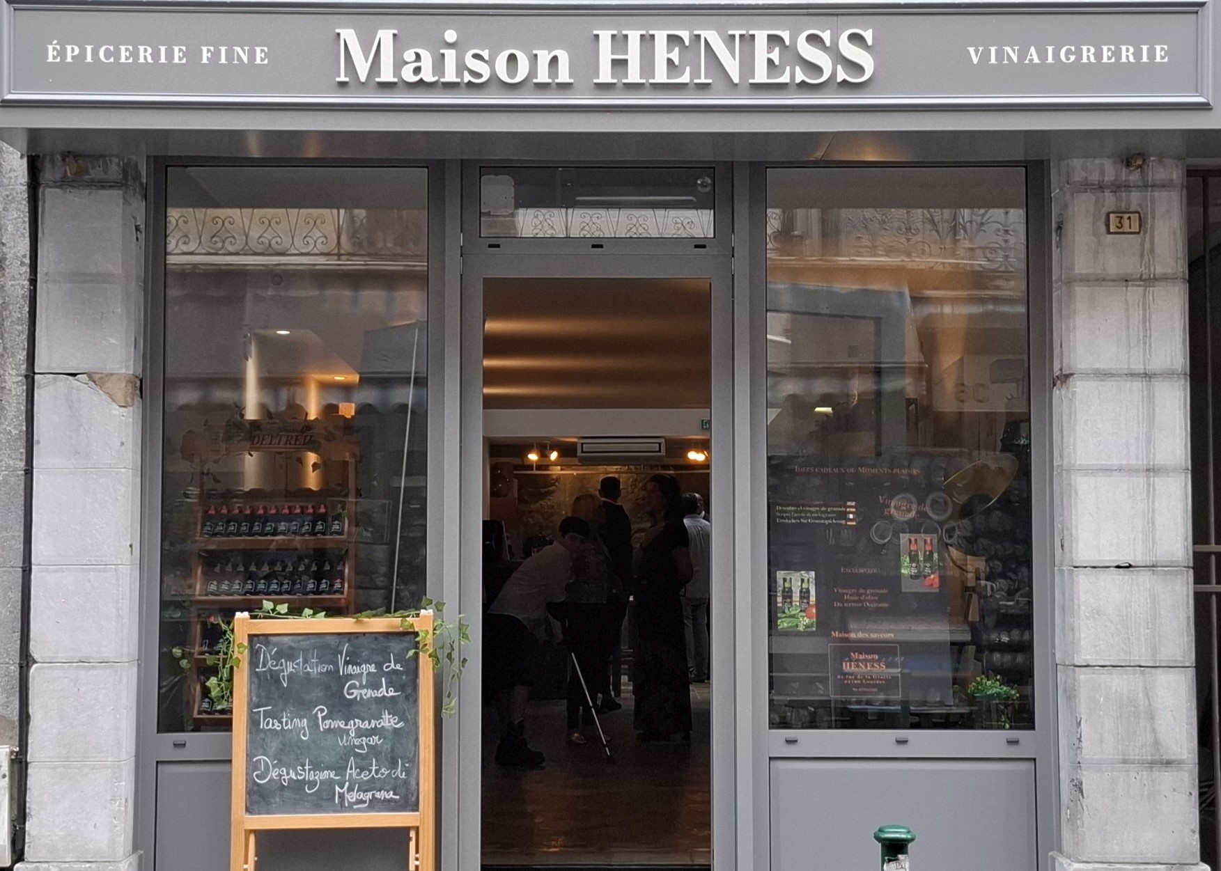 Lourdes : « La Maison Heness Vinaigrerie » a le plaisir d’accueillir le vernissage de l&rsquo;artiste peintre Marie, le 21 août