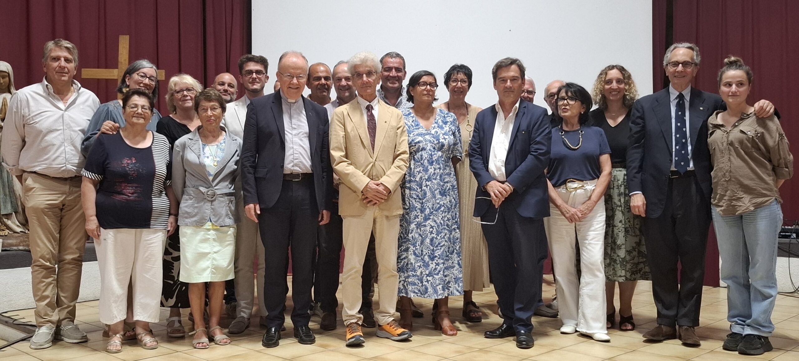 Lourdes : une fort intéressante conférence sur les Papes au profit des enfants malades