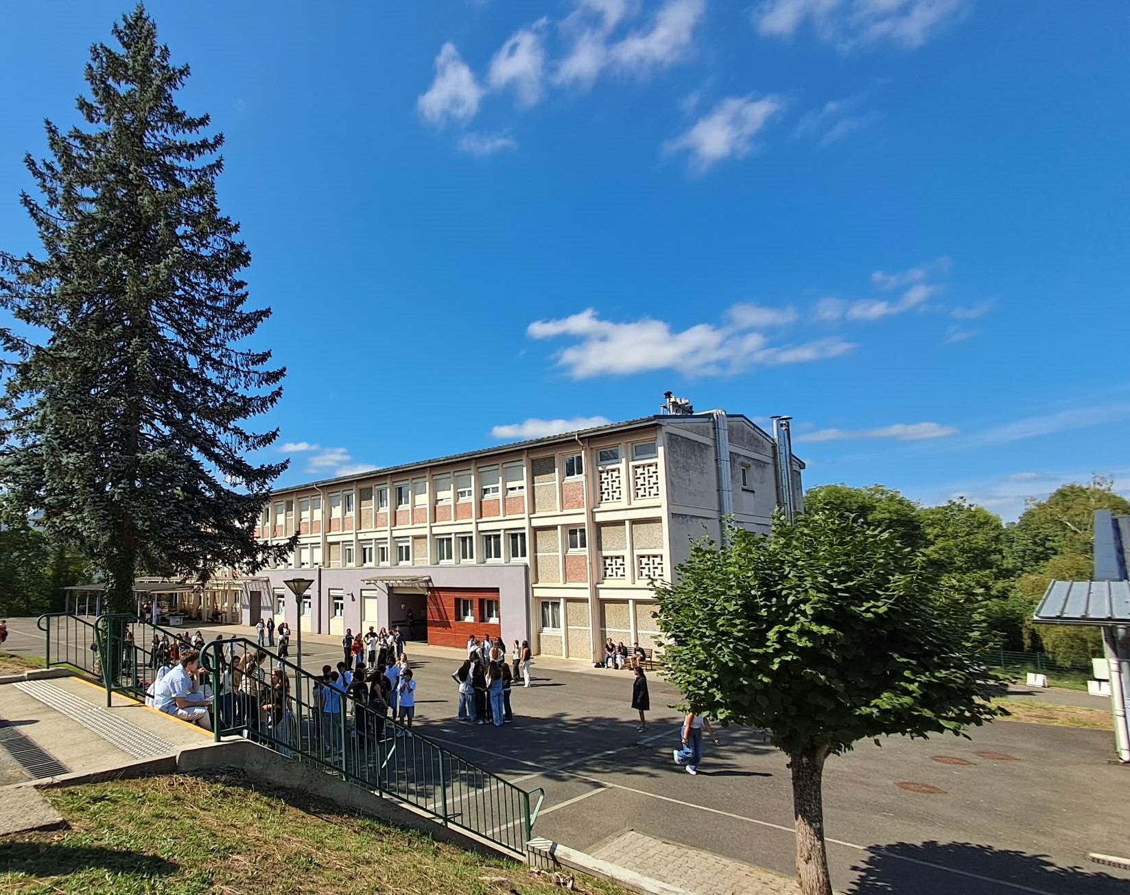 Lourdes : visite des travaux effectués au collège de Sarsan par le président du Département Michel Pélieu et autres investissement prévus