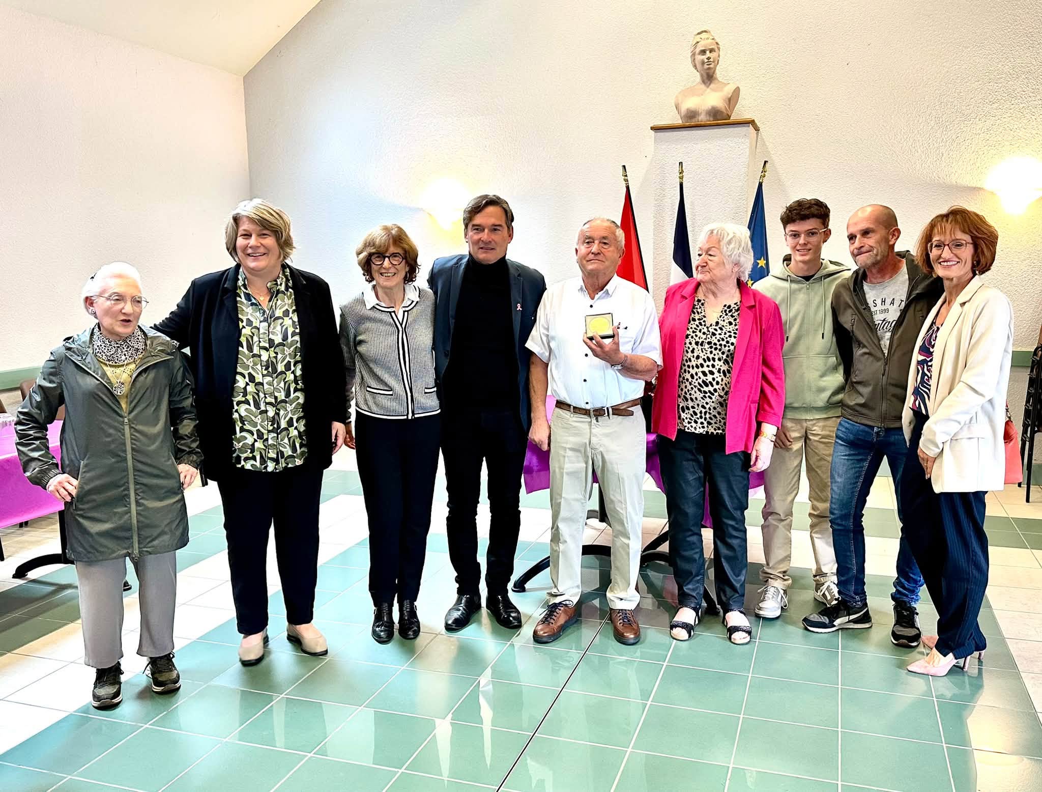 Ger : Remise de la médaille du Sénat à Joseph Fourcade (ancien maire de la commune durant 51 ans)